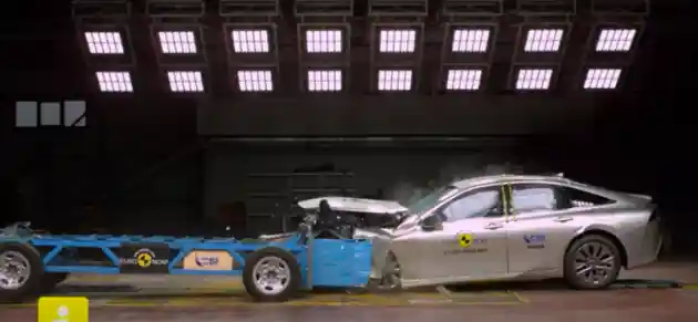 Foto - VIDEO: Crash Test Toyota Mirai (Euro NCAP)