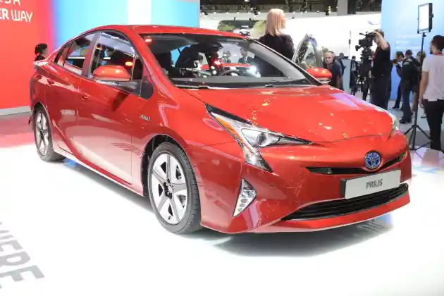 Foto - Toyota Prius Meluncur Awal 2020?