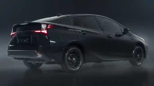 Foto - Toyota Siap Lansir Prius 2022 Nightsade, Apa Bedanya?