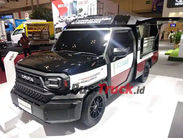 Foto - Toyota Hilux “Rangga” Menghitung Hari Rilis Perdana