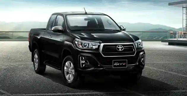 Foto - Kenapa Toyota Hilux Versi 'Mewah' Tak Masuk Indonesia?