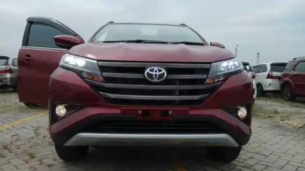 Foto - Komparasi Honda BR-V Facelift VS All New Rush