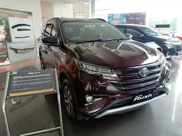 Foto - Skema Kredit Suzuki XL7 dengan Toyota Rush. Mana yang Lebih Terjangkau?