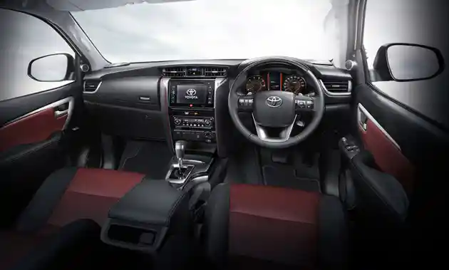 Foto - Toyota Fortuner TRD Sportivo 2 Siap Dirilis. Varian Apalagi ini?