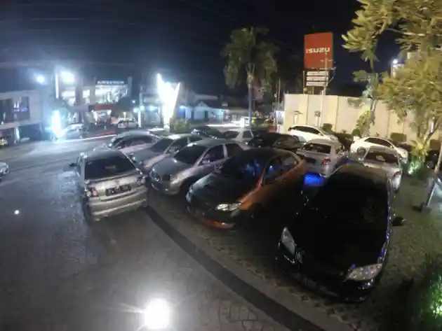 Foto - Toyota Vios Limo Club Kumpul-kumpul Santai, Obrolan Tak Jauh Dari Hobi