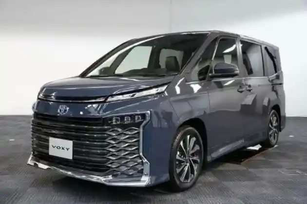 Foto - Harga Mulai Rp 510 Juta, Toyota Voxy Generasi Terbaru Dikirim Maret ke Konsumen