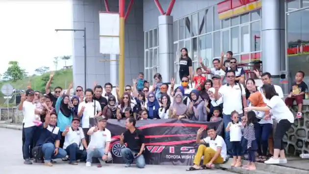 Foto - Komunitas Toyota Wish Rayakan Hari Jadi Dengan Undian Sparepart Langka