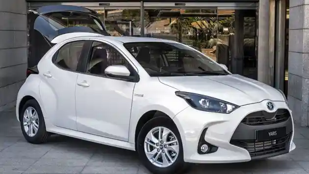 Foto - Toyota Yaris ECOVan Kendaraan Komersial Kecil Dengan Ruang Lega