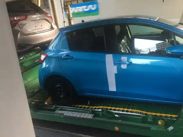 Foto - SPY SHOT: Toyota Yaris Facelift 2017 Untuk Jepang Tertangkap Kamera (6 Foto)