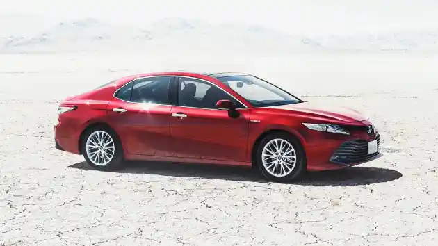 Foto - Toyota Camry Model Baru Hadir di Jepang,