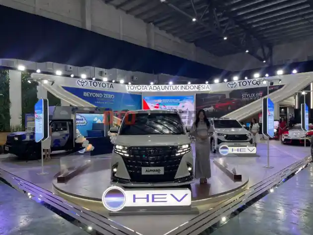 Foto - Toyota Tawarkan Banyak Promo dan Hadiah Menarik di GIIAS Makassar 2025