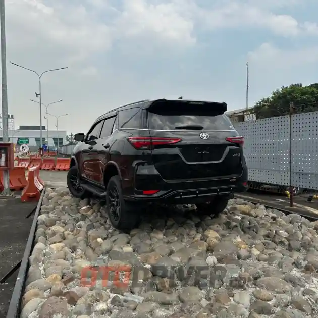 Foto - Fortuner Belum Juga Dilengkapi Sunroof, Ini Jawaban Dari Toyota