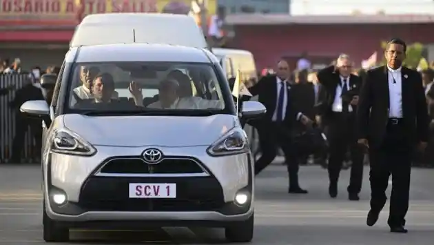 Foto - Sudah Tak Lagi Diproduksi, Paus Fransiskus Gunakan Toyota Sienta Dalam Kunjungan Di Timor Leste