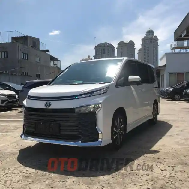 Foto - Toyota Voxy Diskon Rp 15 Juta, Kini Bisa Dibawa Pulang Mulai Rp 600 Juta-an