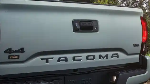 Foto - Tacoma Trail Edition Mobil Off-Road Versi Pabrikan