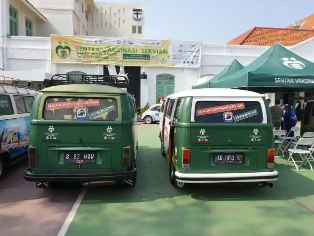 Foto - VW Transporter Berbagai Generasi, Sokong Operasional Vaksinasi