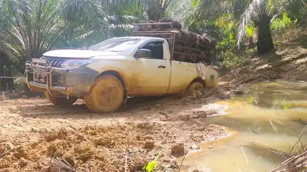 Foto - Mitsubishi Triton Penguasa Pasar Pikap yang Merambah Dunia Reli