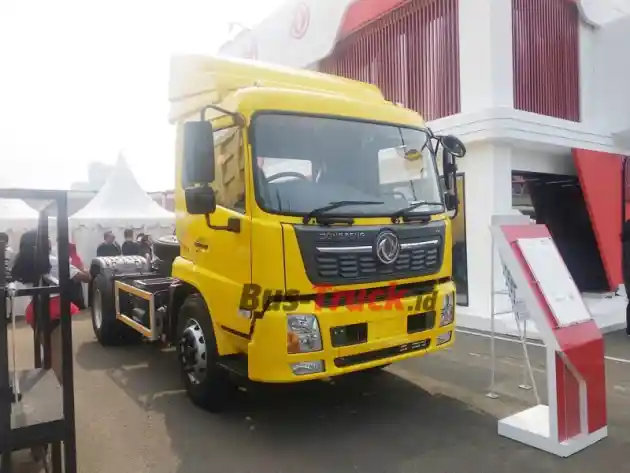 Foto - Truk Listrik Laris Manis di Tiongkok Di 2024