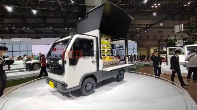 Foto - Daihatsu Uniform Truck Dan Uniform Cargo, Mobil Sayur dan Blind Van Bertenaga Listrik