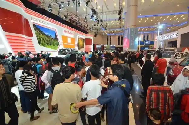 Foto - Satu Lagi Pameran Otomotif Jadi 'Korban' COVID-19