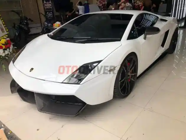 Foto - V-KOOL Resmikan Dealer Paling Modern di Cempaka Putih