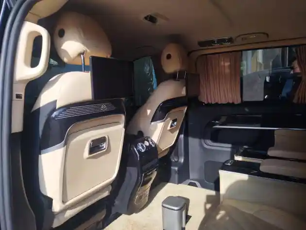 Foto - Mercedes-Benz V260 XLWB Termewah Dari Jakarta?