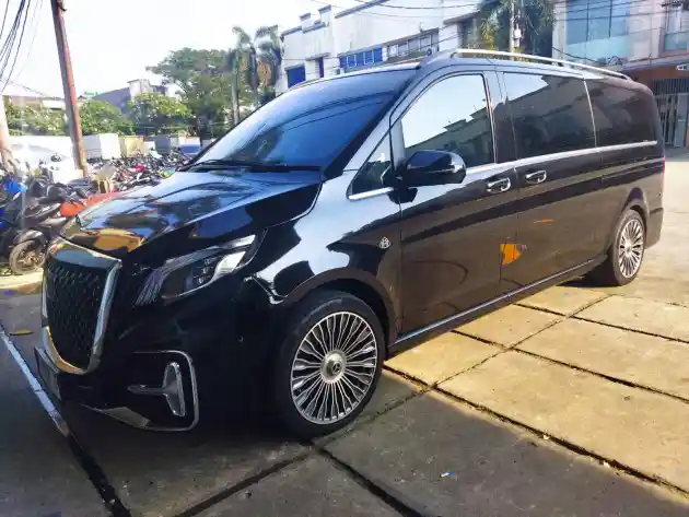 Foto - Mercedes-Benz V260 XLWB Termewah Dari Jakarta?