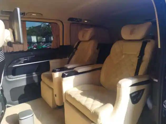 Foto - Mercedes-Benz V260 XLWB Termewah Dari Jakarta?