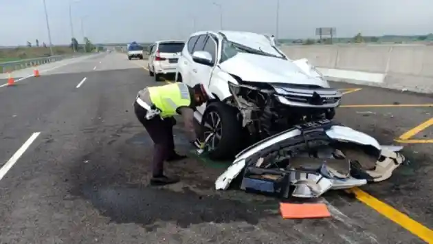 Foto - Vanessa Angel Dan Suami Tewas Kecelakaan, Ini Dia Spesifikasi Mobil Yang Dikendarai