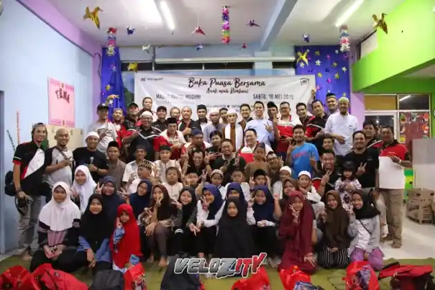 Foto - 3 Aksi Mulia Komunitas Veloz di Ramadhan