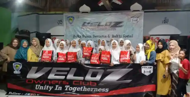 Foto - Komunitas Toyota Veloz Rayakan Anniversary Dengan Baksos