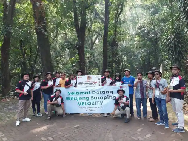 Foto - Rayakan Hari Jadi Ke-11, Velozity Tanam 300 Pohon di Tahura