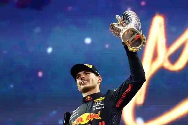 Foto - Max Verstappen Sabet Juara Dunia F1 2021