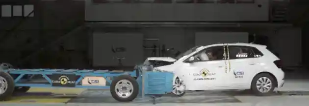 Foto - VIDEO: Crash Test Volkswagen Polo (Euro NCAP)