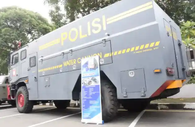 Foto - Seperti Ini Sangarnya Water Cannon Pindad, Musuh Si Perusuh