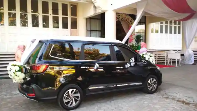 Foto - Wuling Confero Akhirnya Dipakai Sebagai Mobil Pengantin