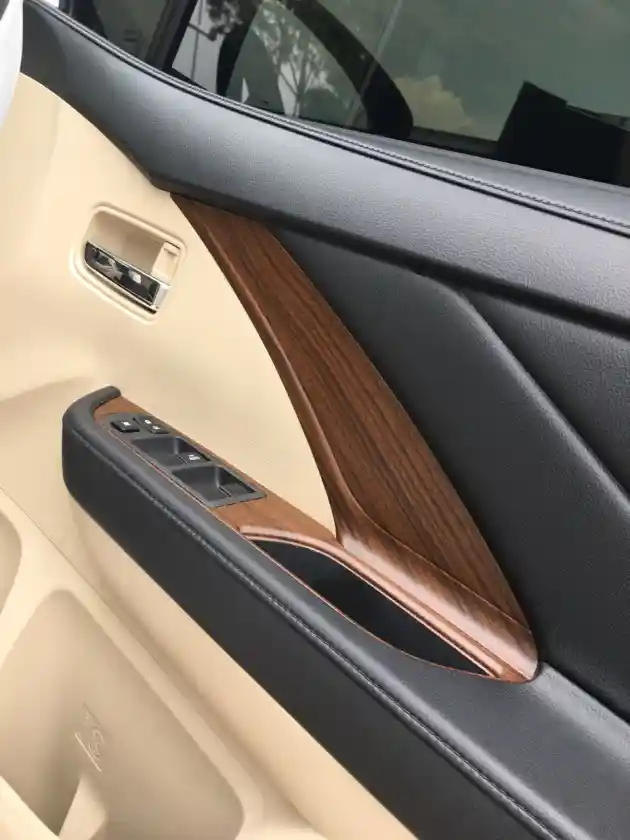 Foto - Bikin Mewah Interior Mitsubishi Xpander Dengan Wood Panel