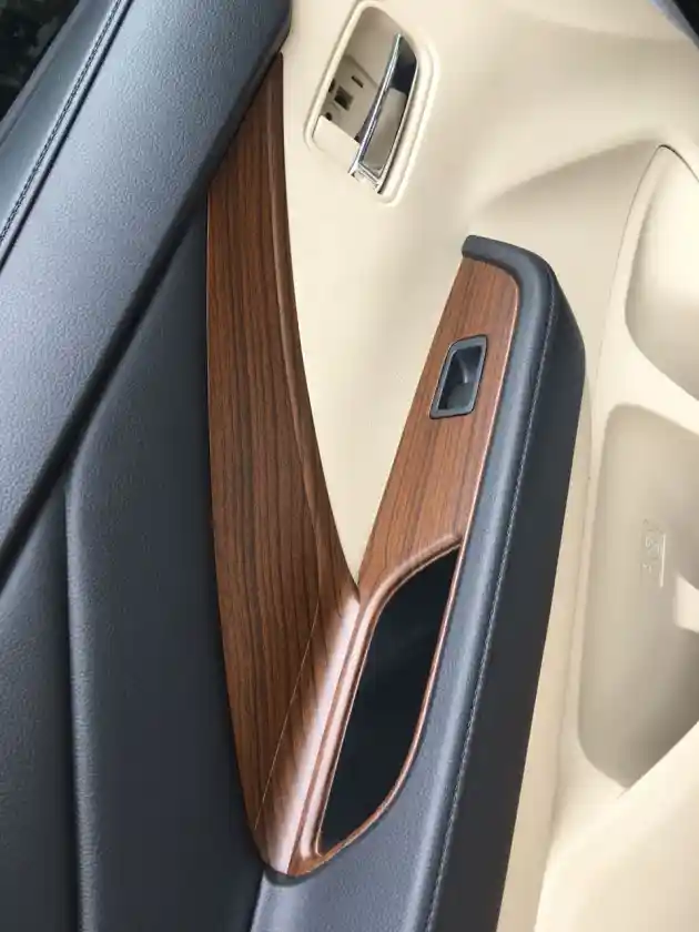 Foto - Bikin Mewah Interior Mitsubishi Xpander Dengan Wood Panel