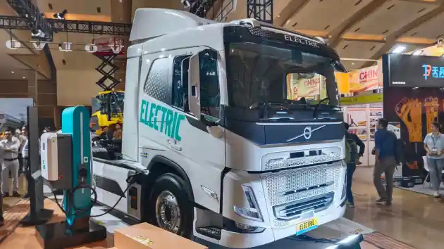 Foto - Volvo FM Electric Resmi Meluncur, Jadi Truk Listrik "Heavy Duty" Pertama di Indonesia