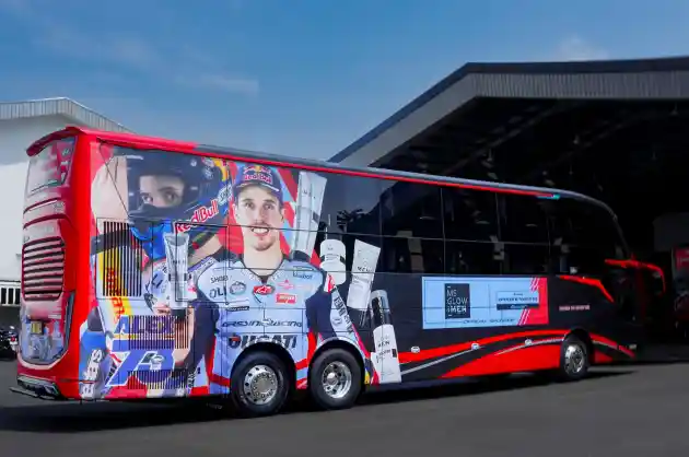 Foto - PO Juragan 99 Trans Kenalkan Bus Berlivery Gresini Racing