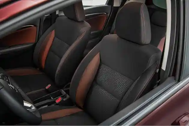 Foto - Inilah Interior Honda WR-V. Mirip Jazz? (6 Foto)