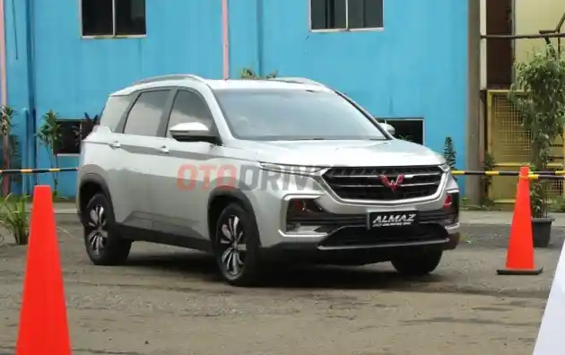 Foto - Komparasi Ground Clearance 4 Medium SUV, Siapa yang Paling Tinggi?