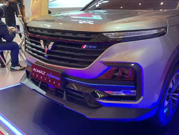 Foto - Wuling Almaz Concept Hybrid Jadi Bintang Pameran IEMS 2022, Apa Bedanya?