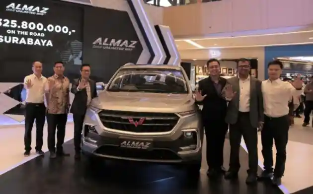 Foto - Wuling Almaz Serentak Meluncur di 4 Kota, Tembus RP 335 Jutaan