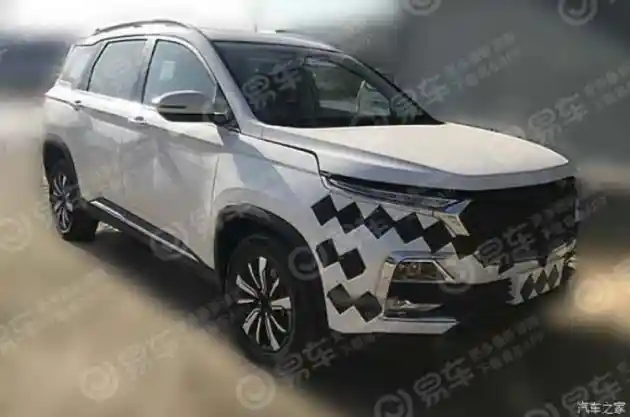 Foto - Harga Wuling Almaz Terlacak di Angka RP 300 Jutaan