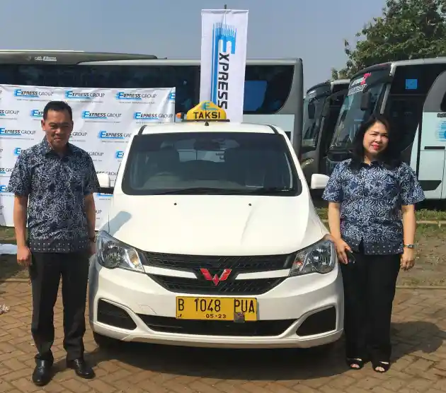 Foto - LMPV Banyak Jadi Armada Taksi, Bagaimana Nasib Limo?