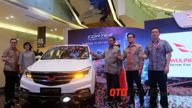 Foto - Konsumen Wuling Cortez di Surabaya Diganjar Promo ini