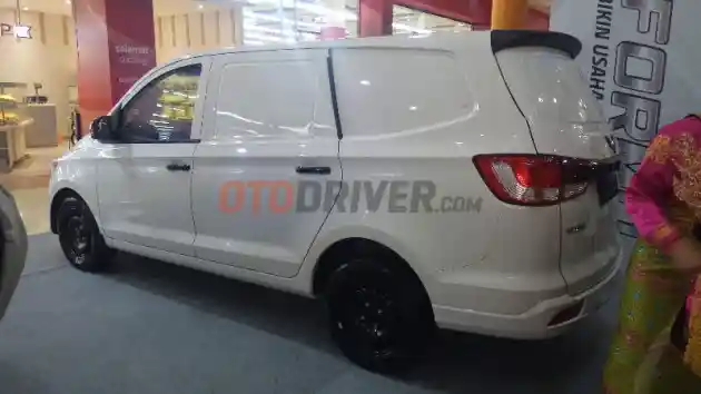 Foto - Gran Max Punya Musuh Wuling Formo. Daihatsu Banggakan Brand Image