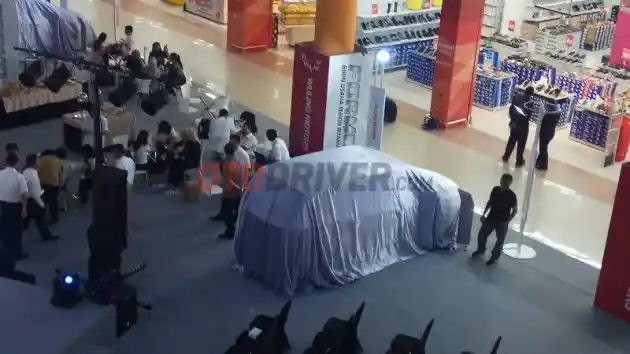 Foto - Detik-detik Peluncuran MPV Baru Wuling. Namanya Formo?