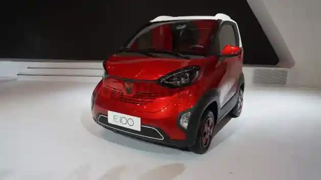 Foto - GIIAS 2018: Wuling Perkenalkan Sebuah SUV dan Mobil Listrik Mungil